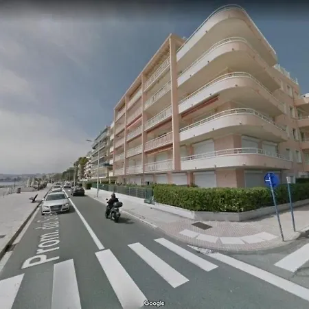 Beau Et Grand Studio En Plein Centre Face A La Mer *
